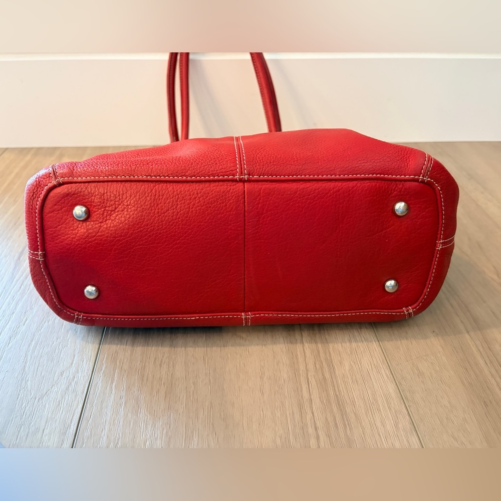 Tignanello Red Pebbled Leather Shoulder Bag - Picture 5 of 7